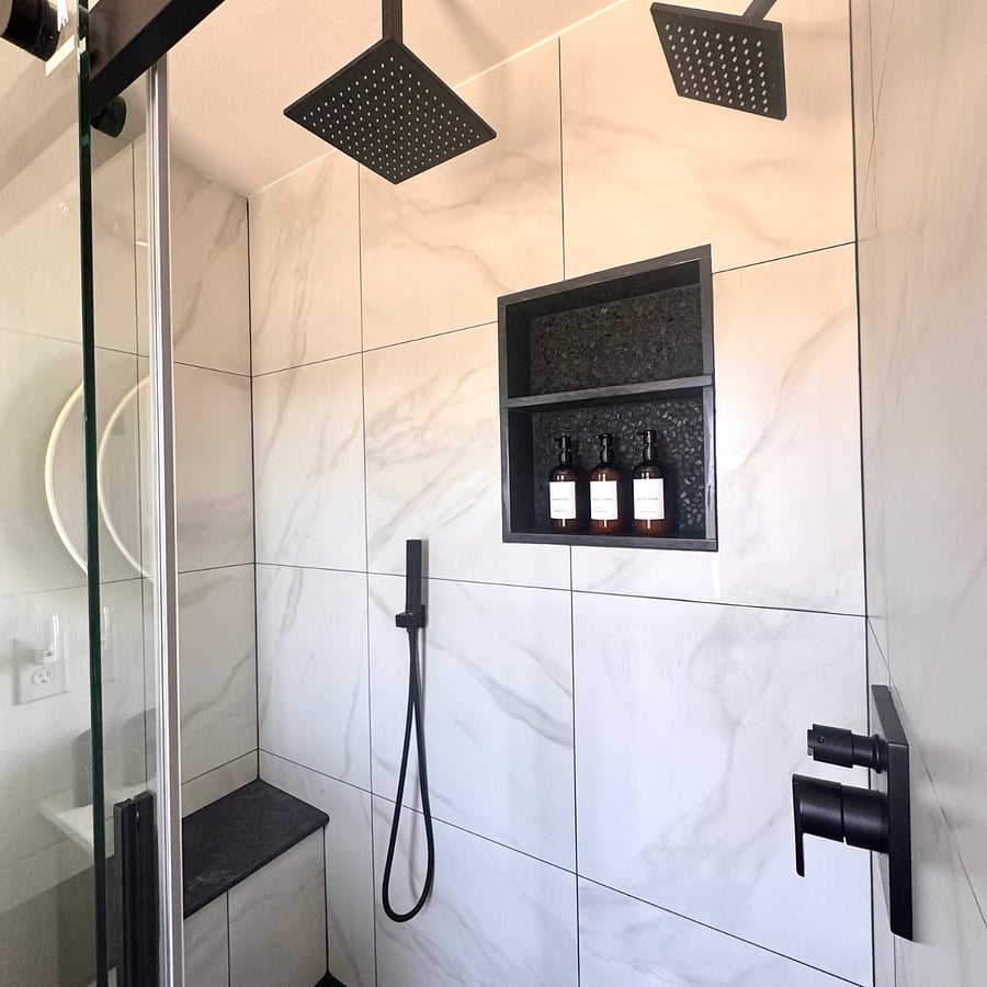 Spacious walk-in Shower