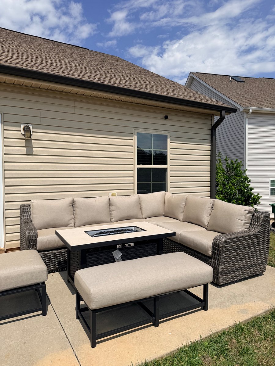 Comfy & cozy outdoor patio seating for up to 8 people