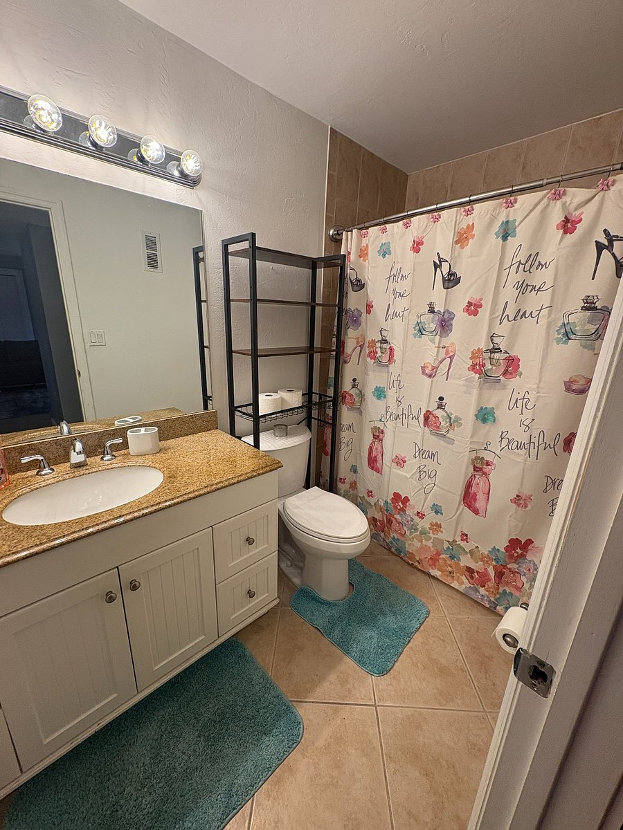 Bathroom with Tub Shower