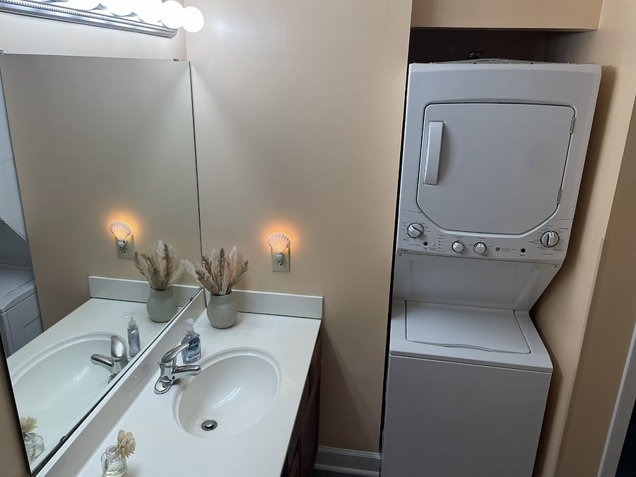 Washer/Dryer in Rear Bathroom