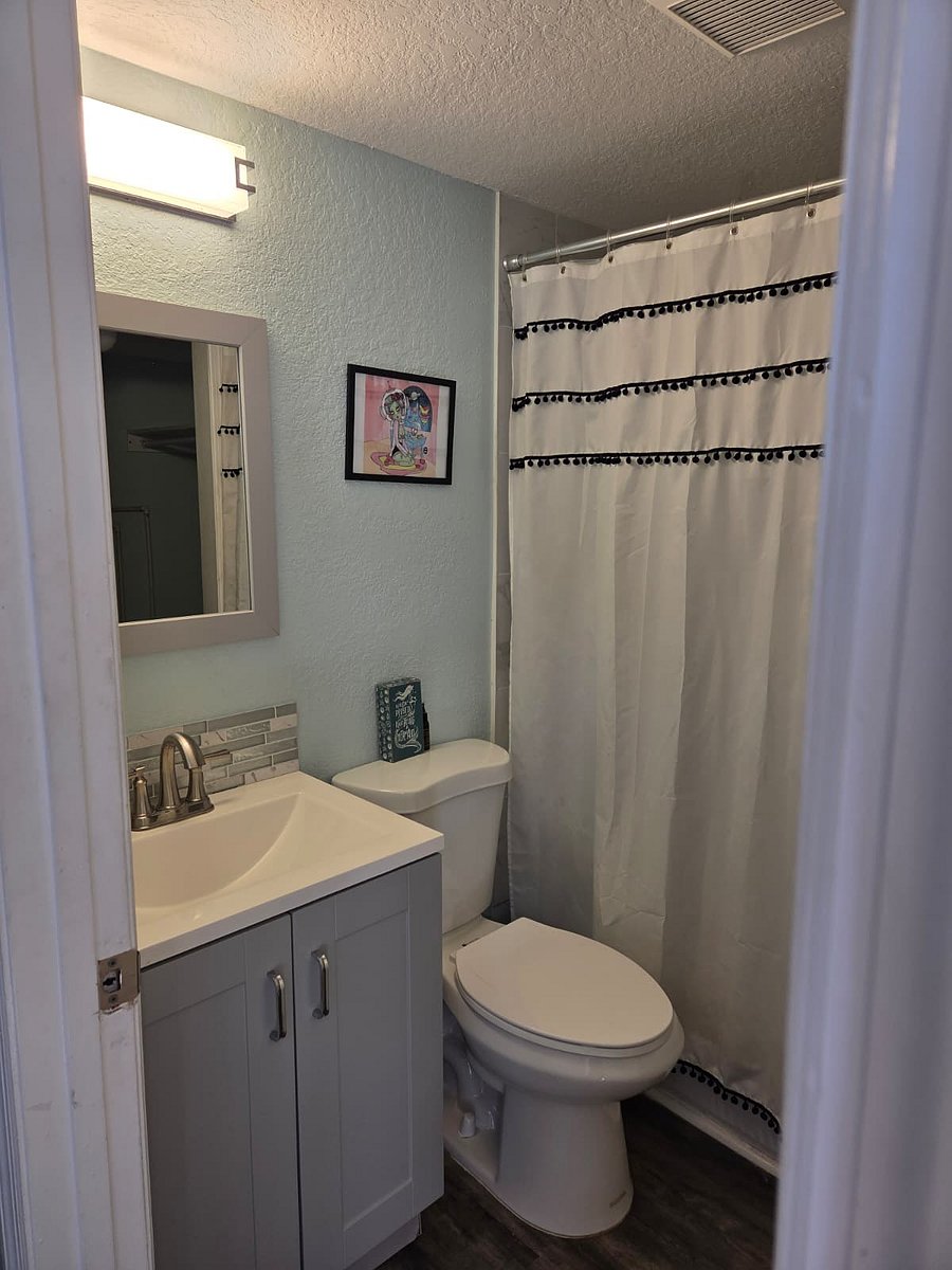 Master Bedroom Bathroom