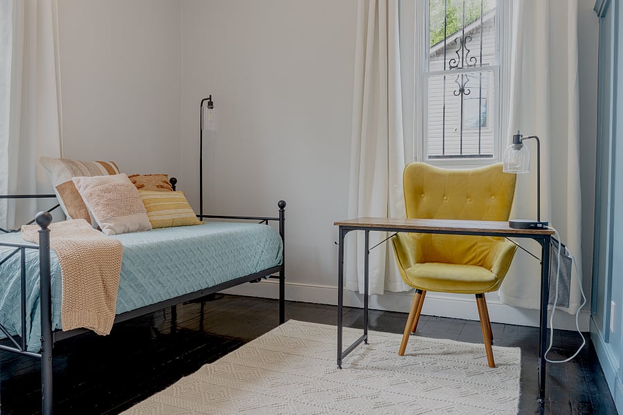 2nd bedroom. Full bed.
