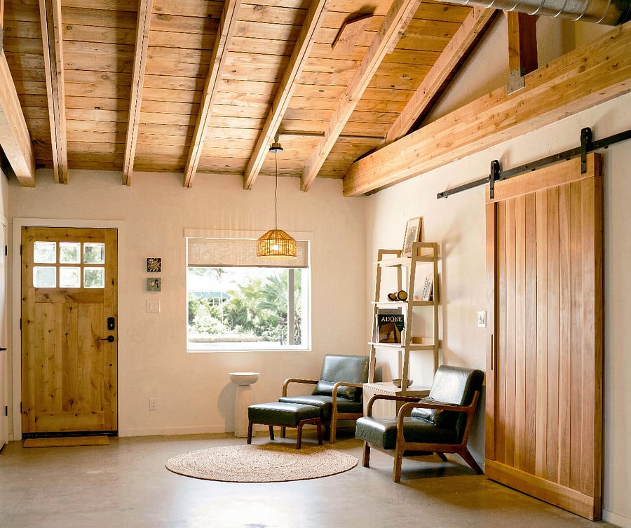 Welcome to a light-filled retreat. Our design-forward entryway invites you to step inside, kick off your shoes, and immediately sink into the desert vibe.