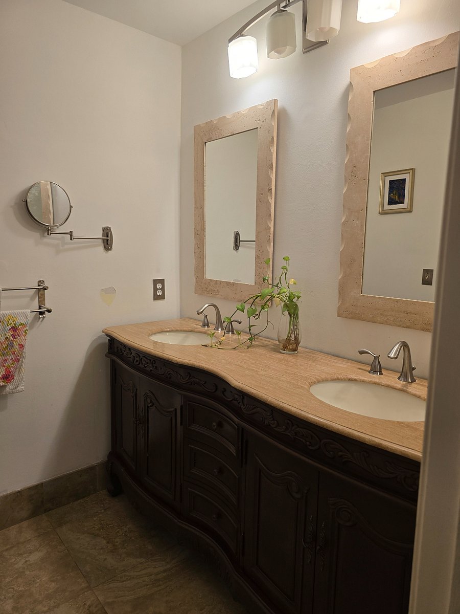 Double sink area