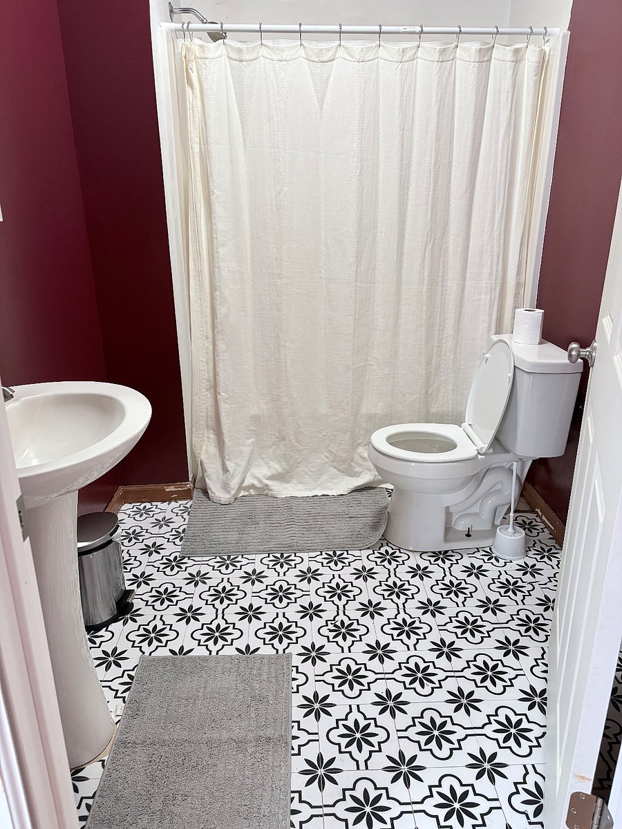 Full bath that includes toiletries, large towels, and access to washer and dryer.