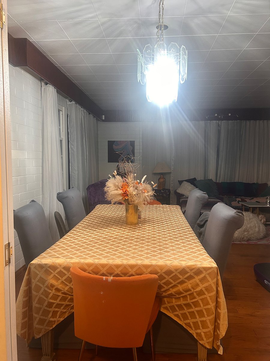 Dining table fits 8 people 