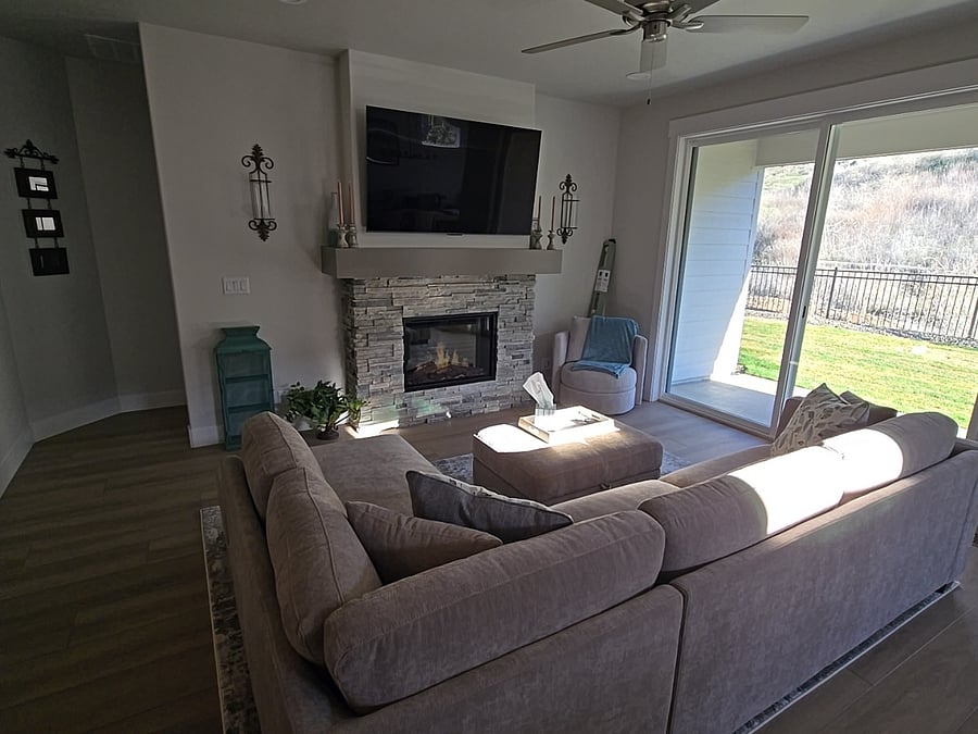 The living room is a comfortable and inviting open space, seamlessly connected to the kitchen and dining area. Its layout encourages easy conversation and interaction, making it the perfect spot for relaxing with family and entertaining guests. The welcoming atmosphere and thoughtful design create a warm environment where everyone can feel at home.

            
        