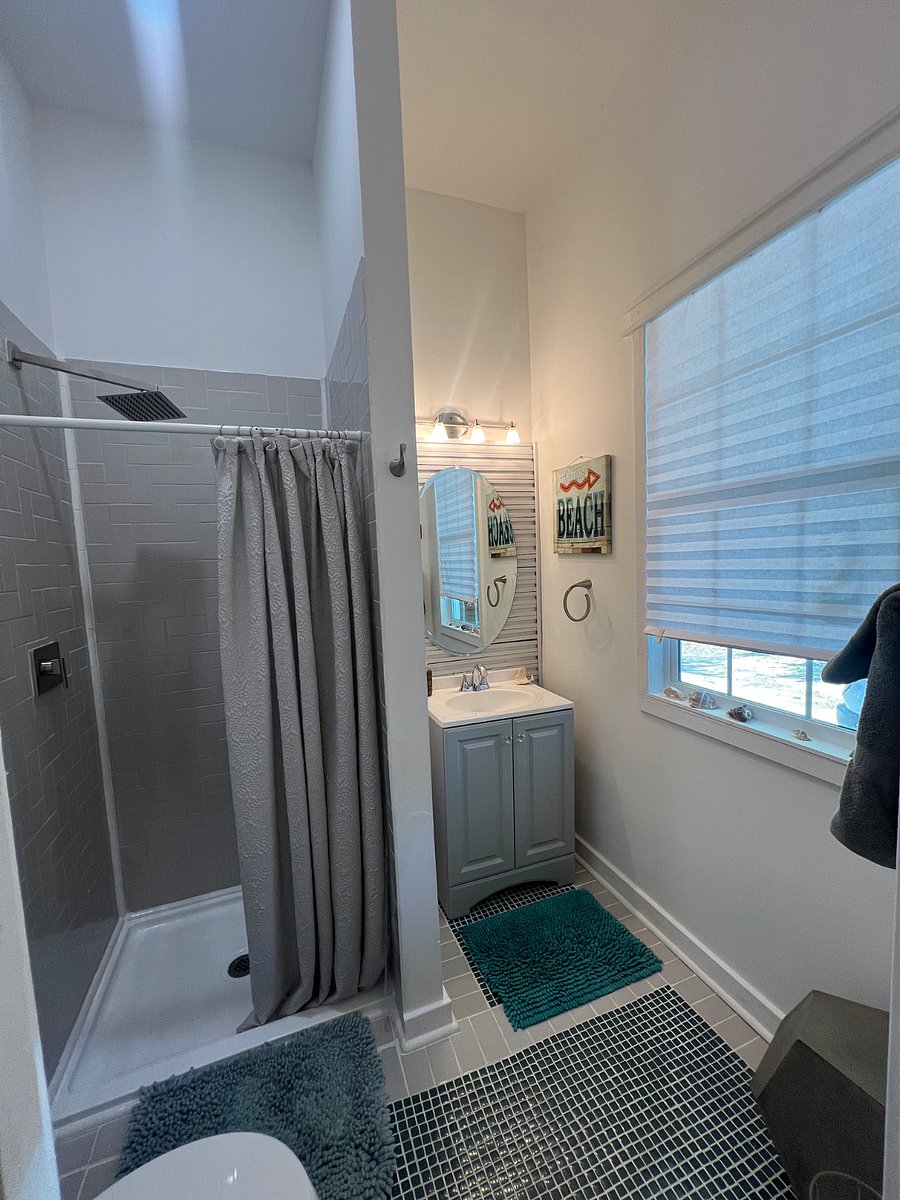 Your private bathroom with shampoo, soap, towels, toilet paper etc.