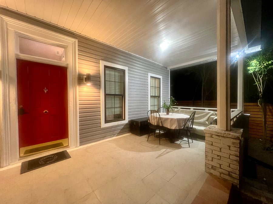 Your cozy outdoors dining experience on a wrap-around porch