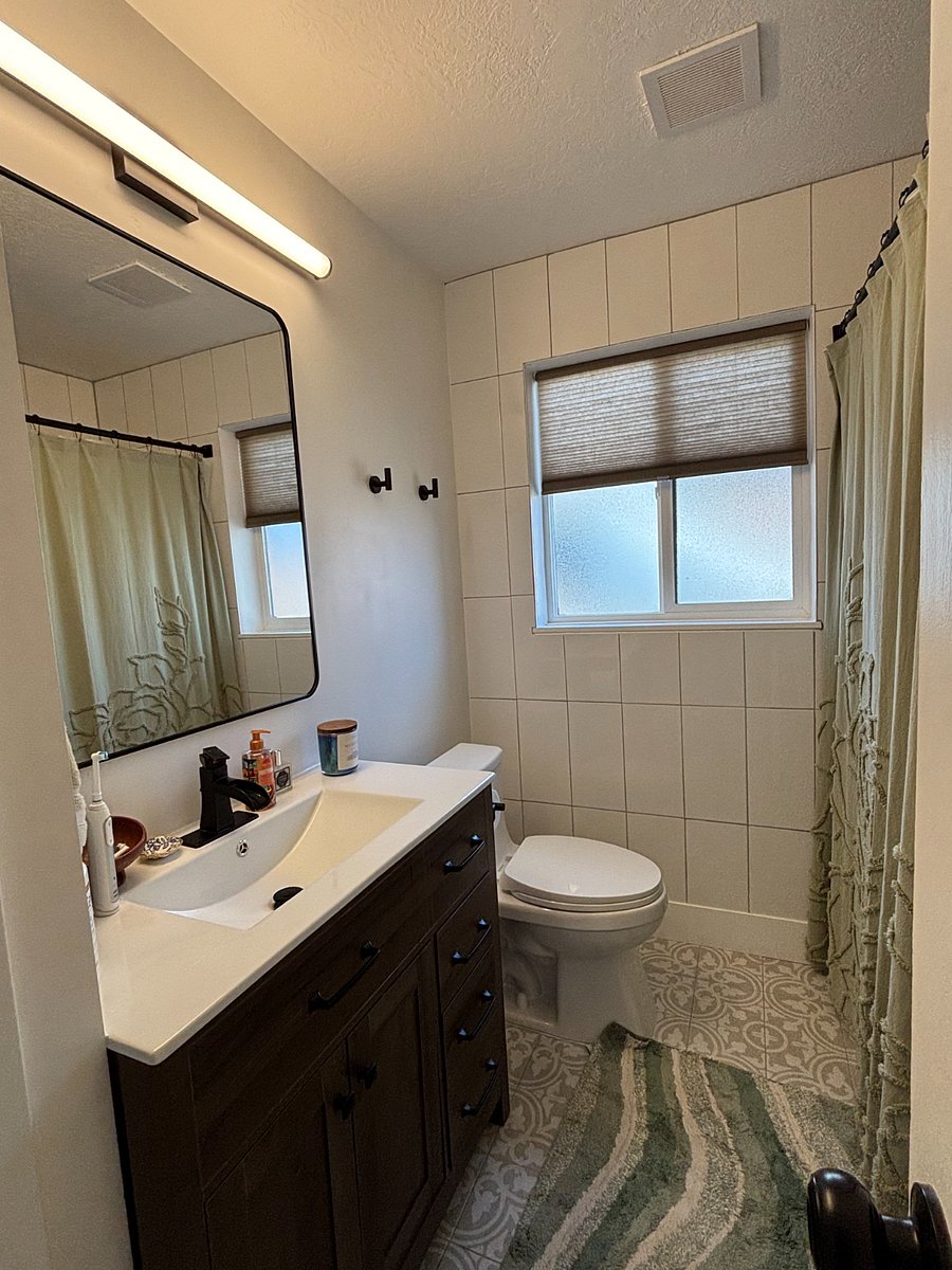 upstairs full bath
