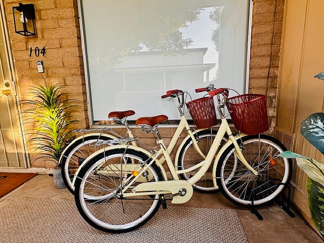 We have two beach cruisers for you to use during your stay. In the hall closet are bike helmets, a manual and electronic pump too.