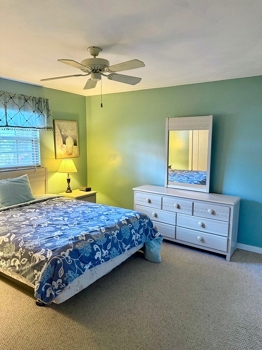 Master bedroom with en-suite and walk-in closet