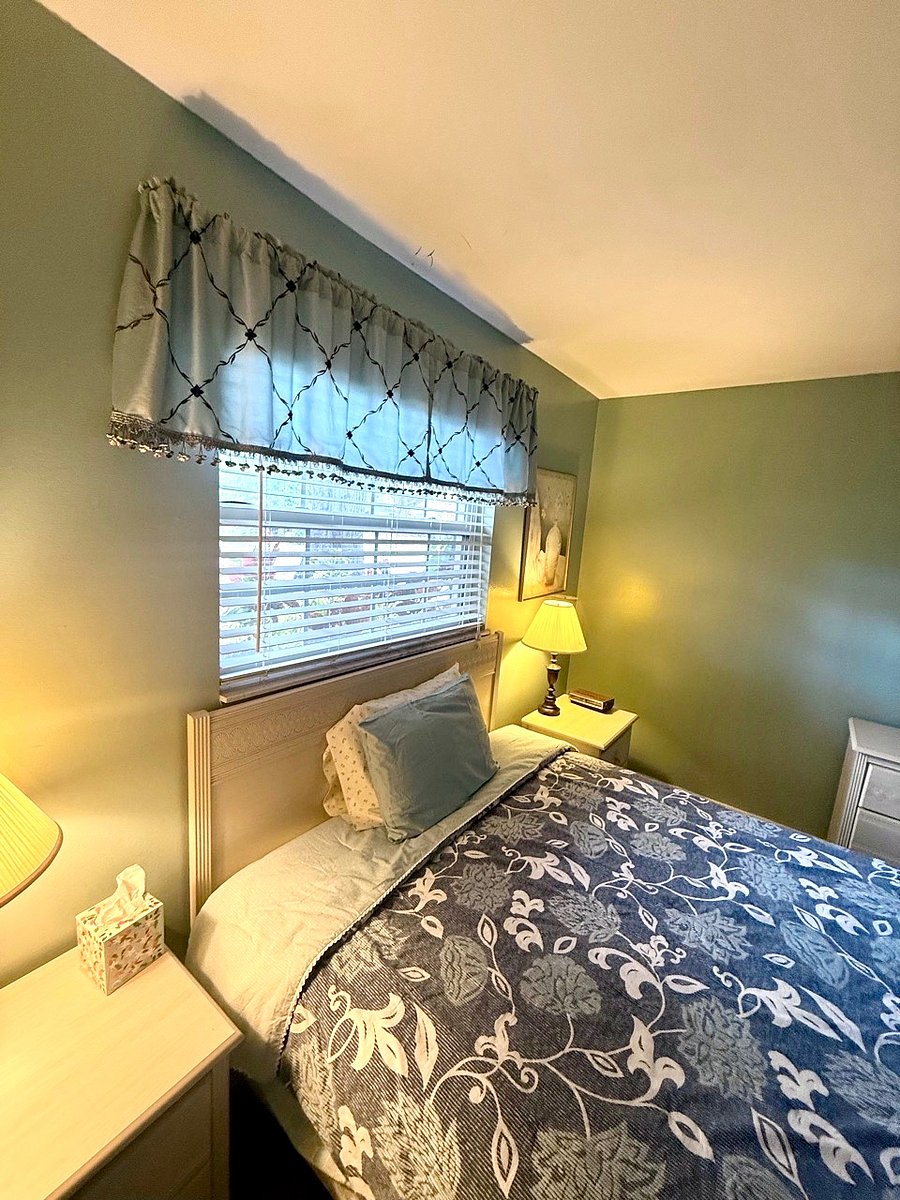 Master bedroom with en-suite and walk-in closet