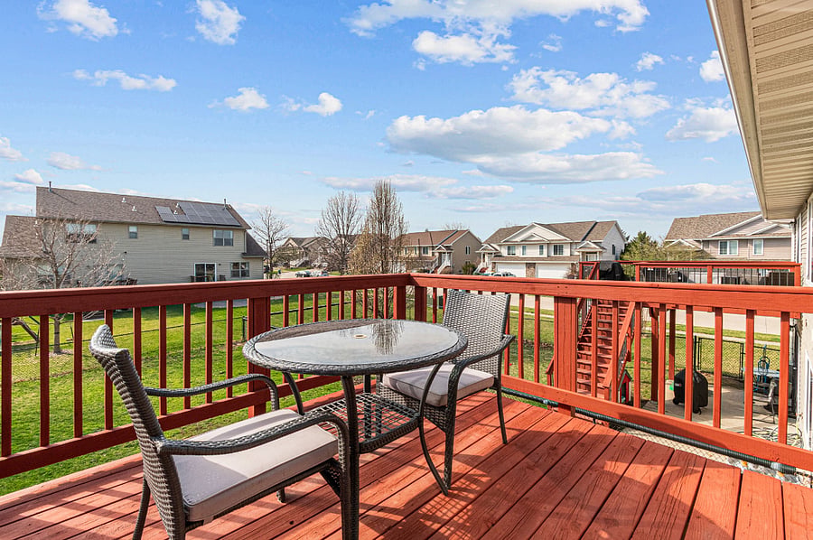 Deck (off living room)