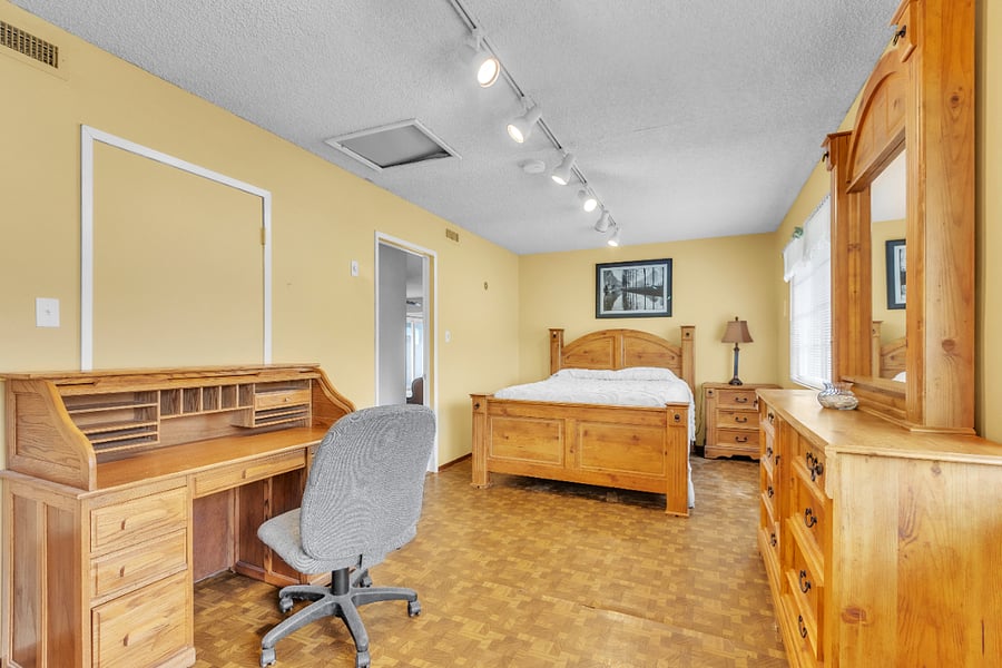Bedroom 3. Oversized room w/ king bed. $1700