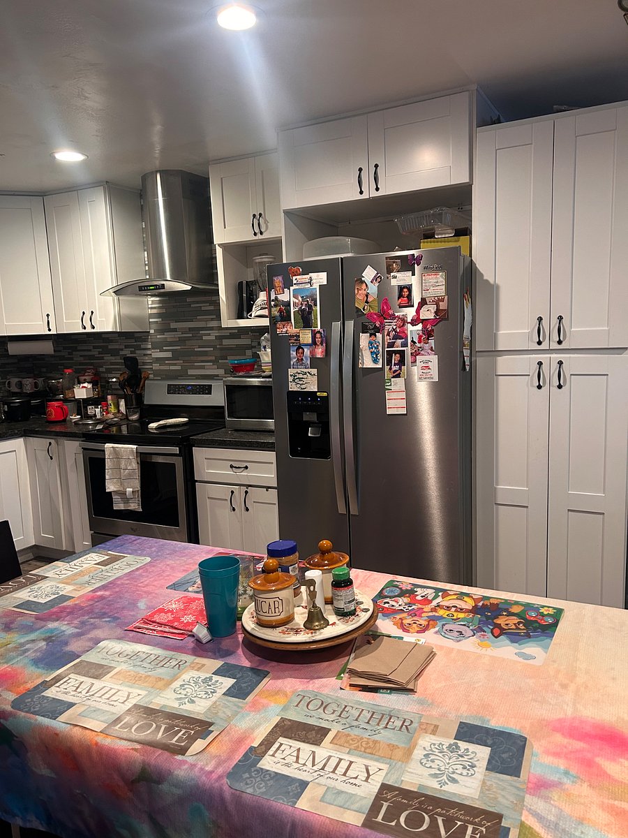 Electric stove/oven, microwave, fridge with water and ice dispenser plus pantry