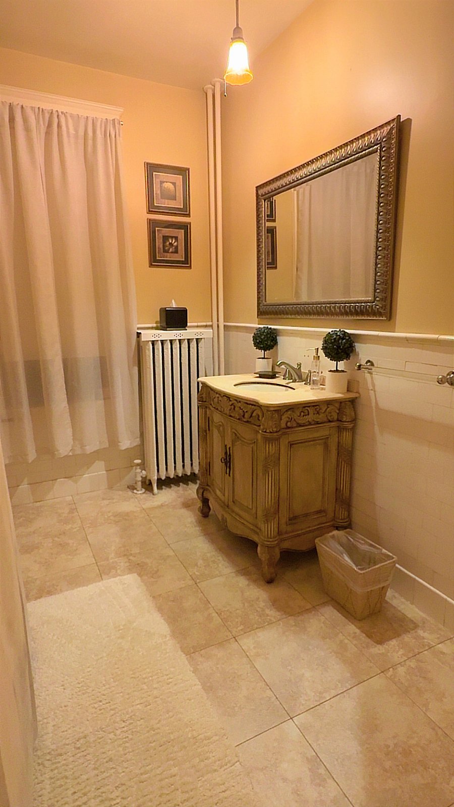 Full bathroom clawfoot tub