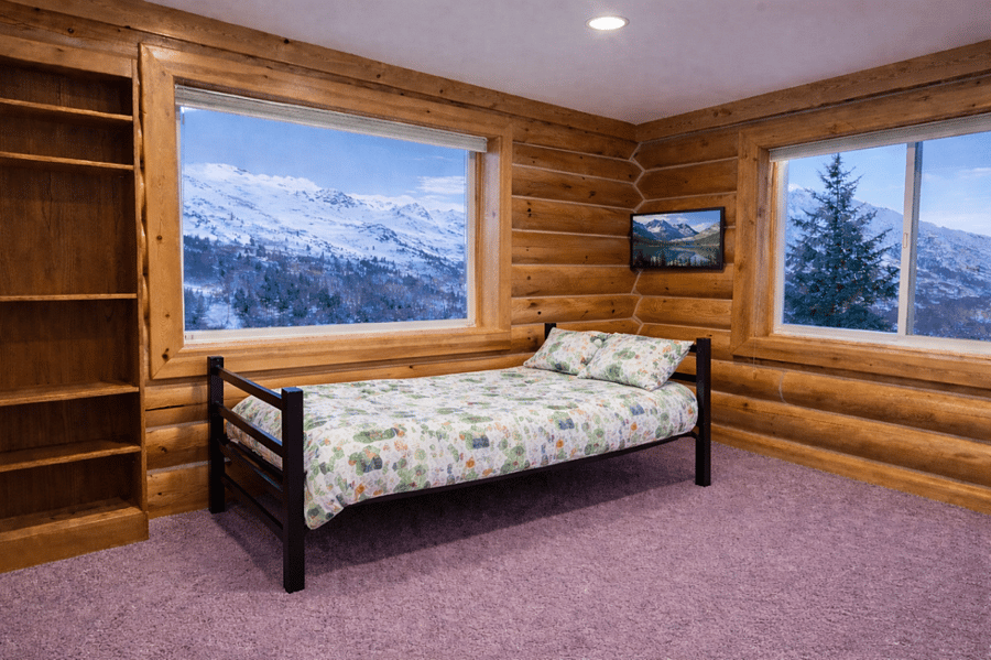 Spacious second bedroom with single bed and extra single mattress that can be put on the floor