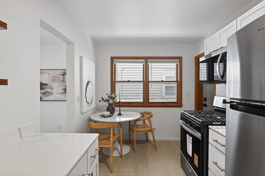 Breakfast Nook- Can seat four people!