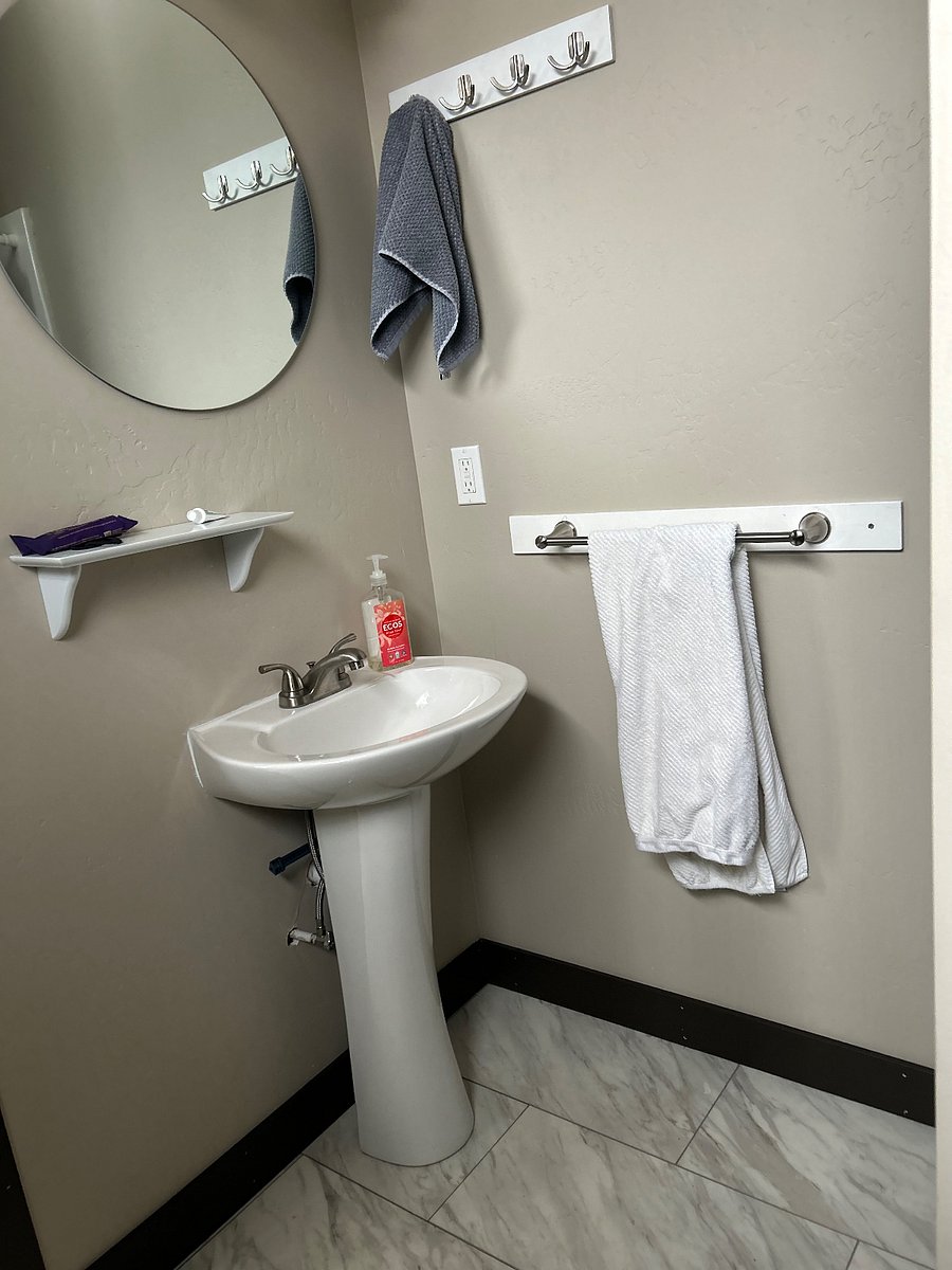 Bathroom sink