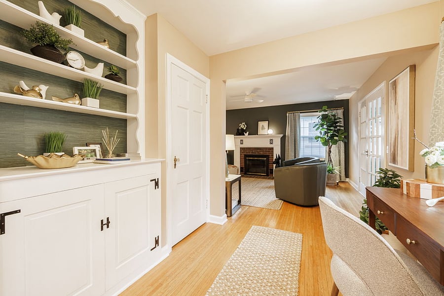 Transition from Kitchen to Livingroom