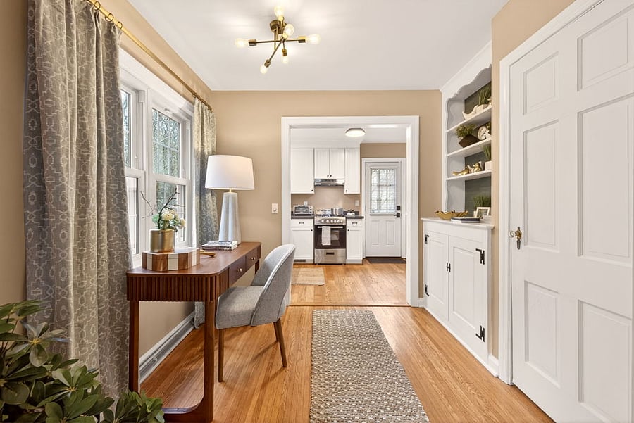 Transition Area to Kitchen