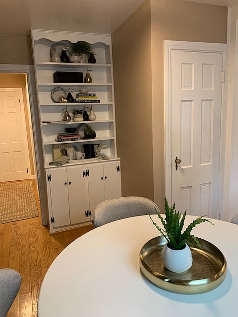 Dinette Area Built-In