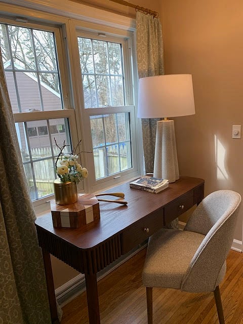 Desk in Transition Area