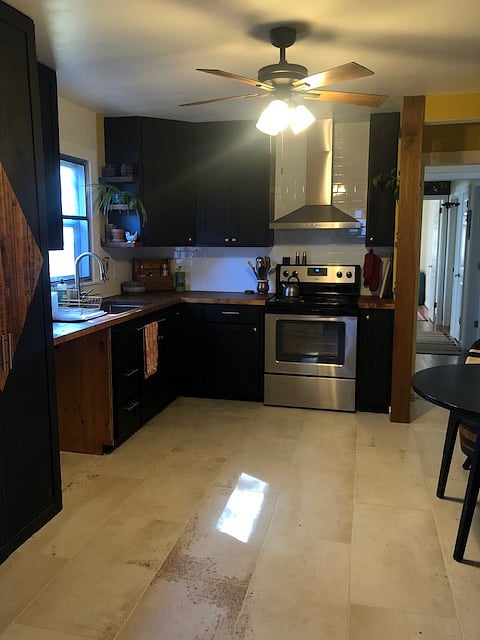 Shared kitchen.  Dishwasher in the works.  Hand washing is the current state of affairs. 