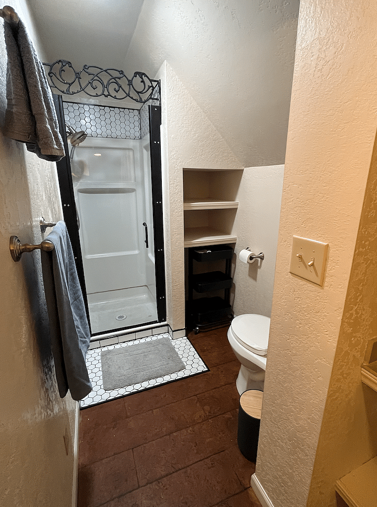 2nd-floor suite bathroom