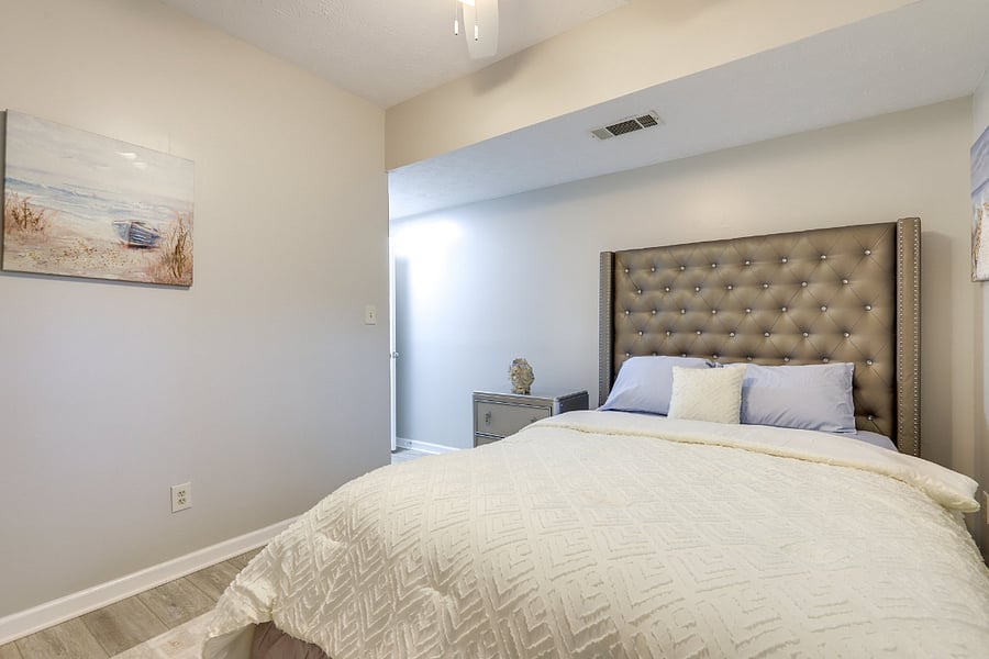 Bedroom, Queen Bed