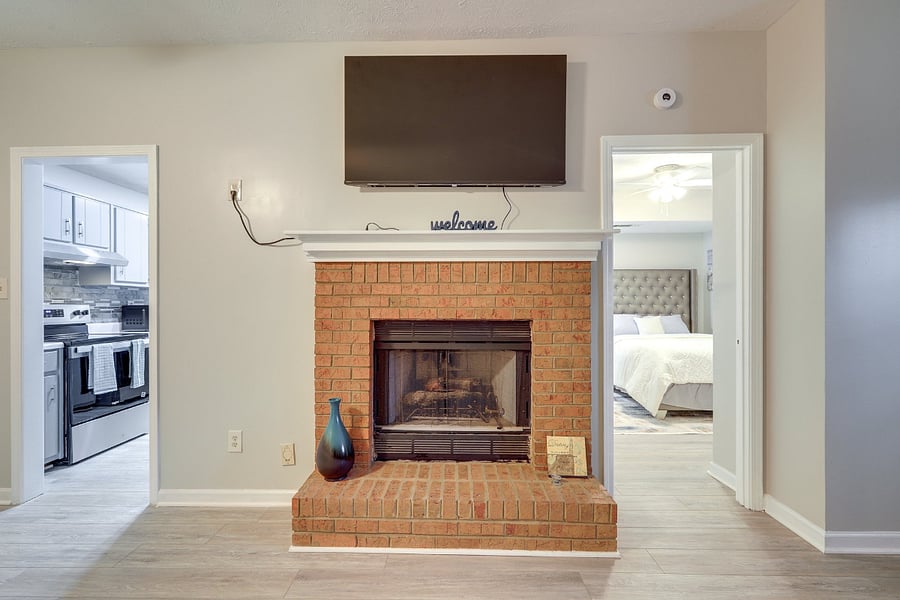 Fireplace/ Smart TV, Wifi Basic Cable