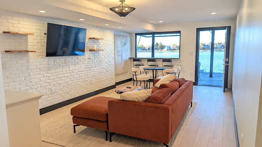 Private Living Room, Dining Table, and Oversided Bar Window 