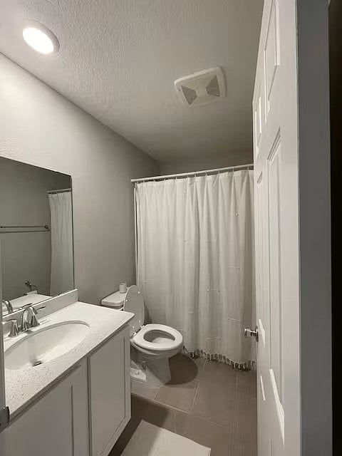 guest bath (full bath)