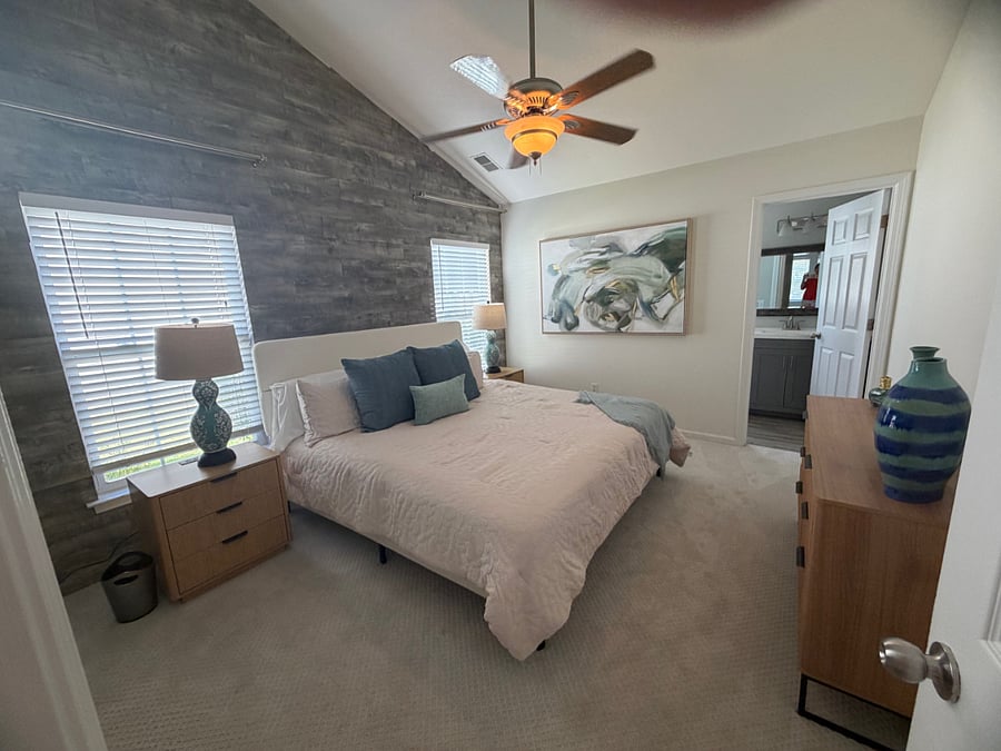 MAIN BEDROOM