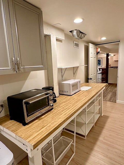 Kitchen, appliances, counter..0909