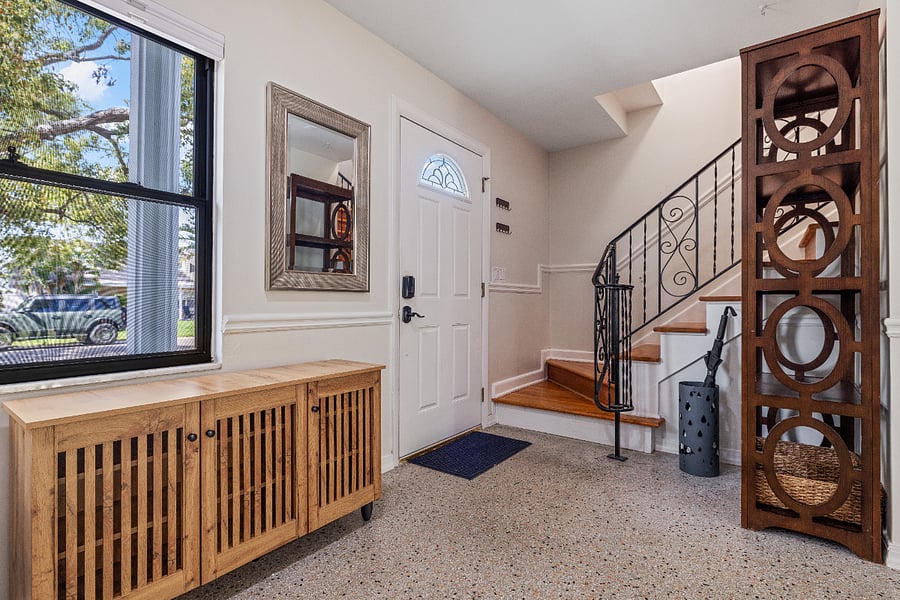 Shoe cabinet and entry storage