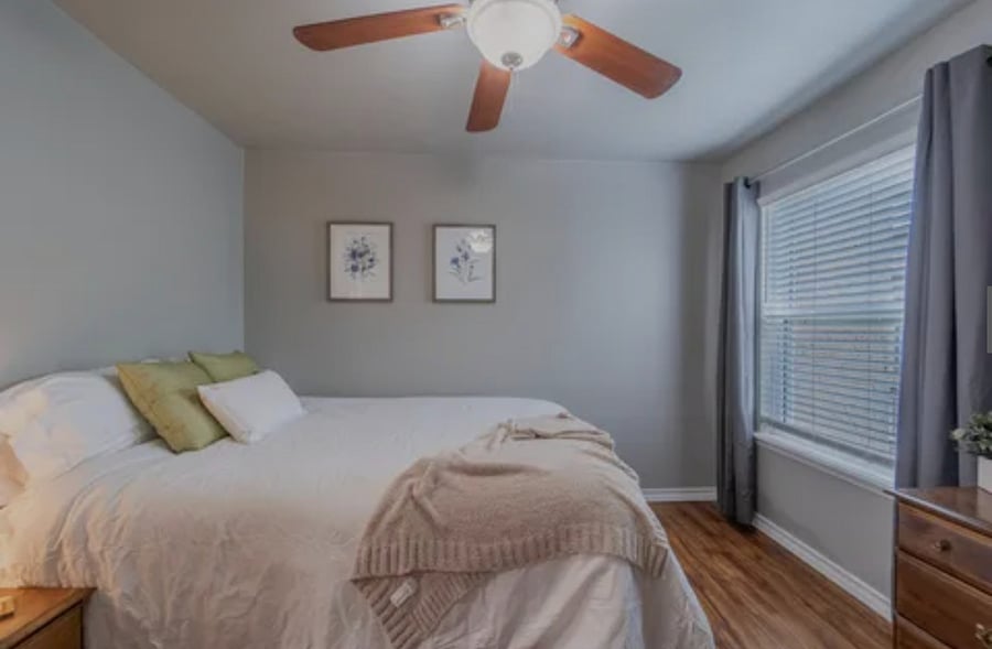 Bedroom 2 Queen