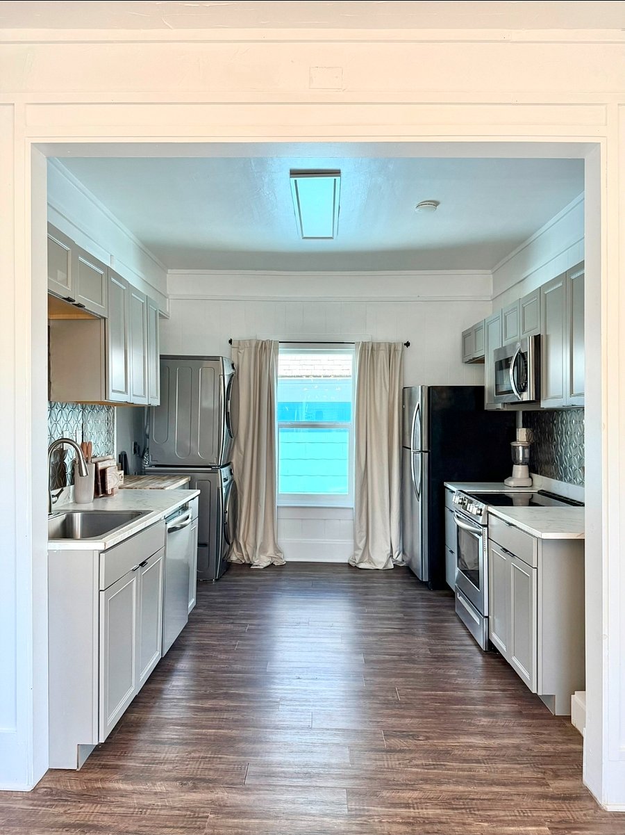 Large, full kitchen with everything you need to cook and bake.
New toaster, blender, coffee maker, air fryer, and small crockpot.Large, full kitchen with everything you need to cook and bake.