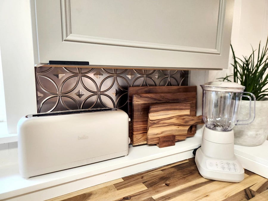 New toaster, blender, and wood cutting boards.
All dishes, cookware, and bakeware is included in this beautiful kitchen.