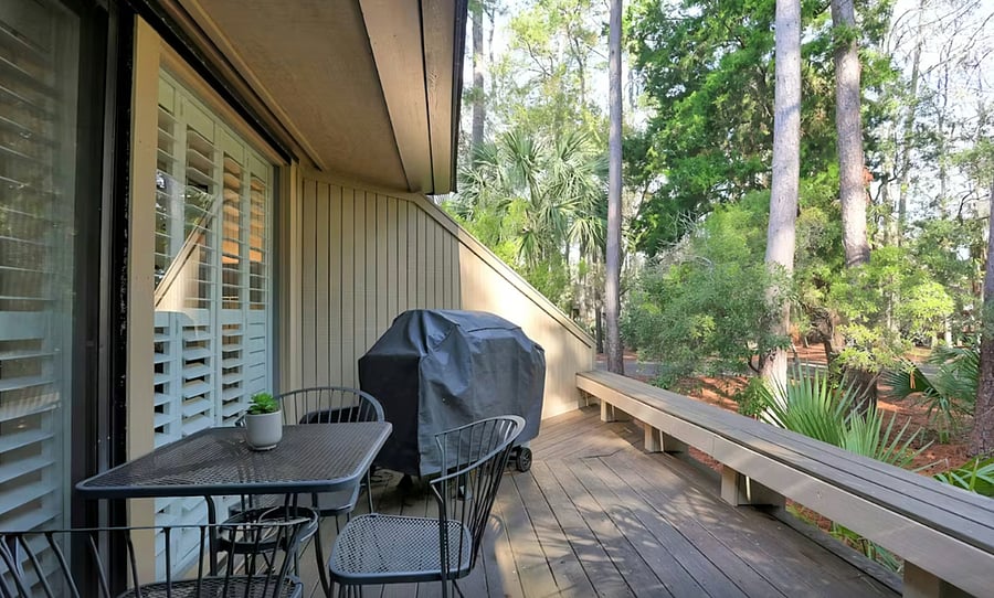 Patio w/ grill