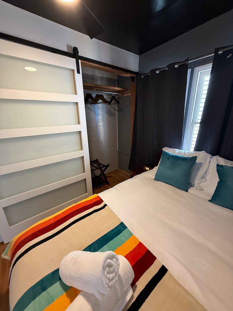 Queen Bedroom