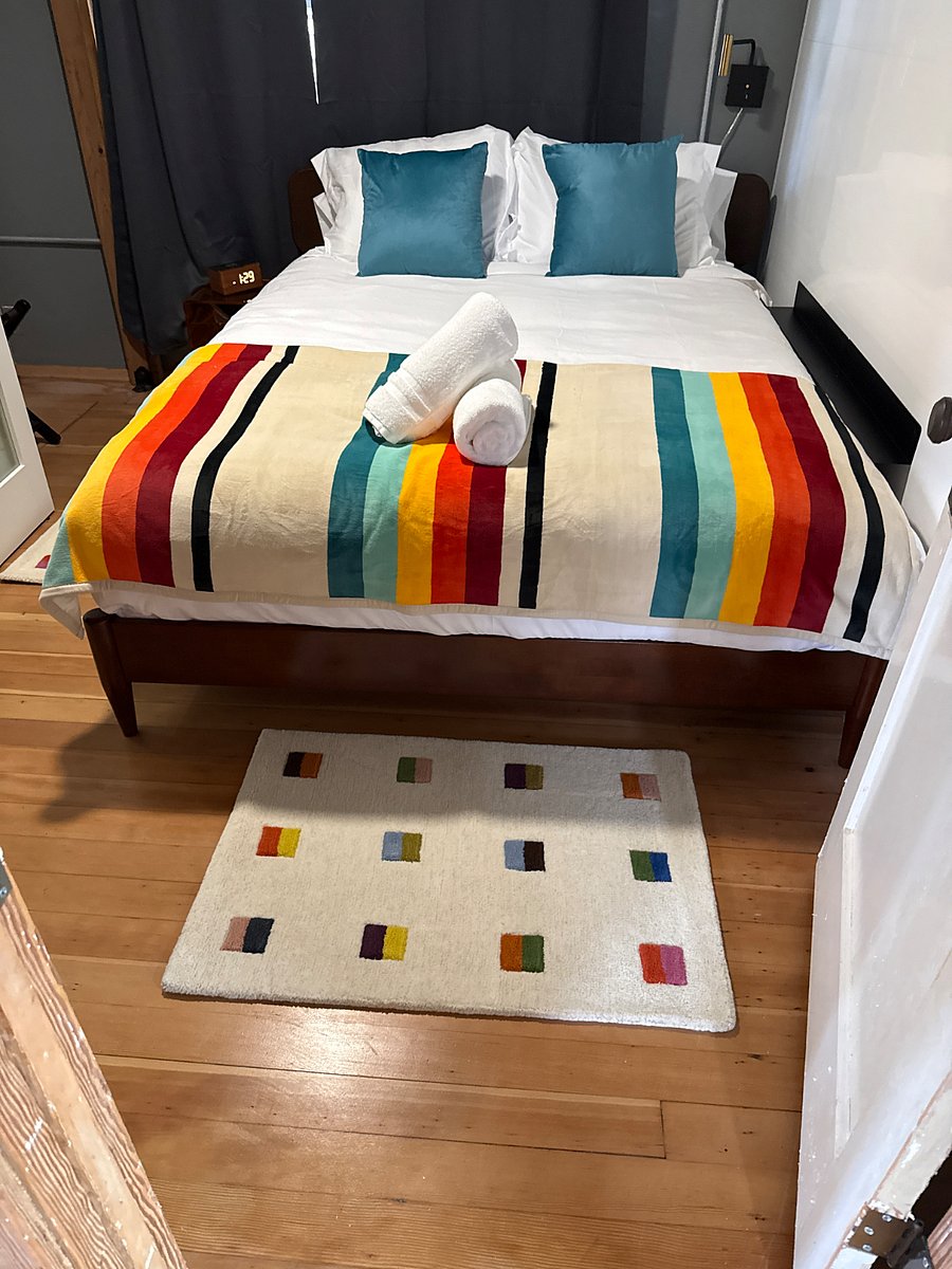Queen bedroom
