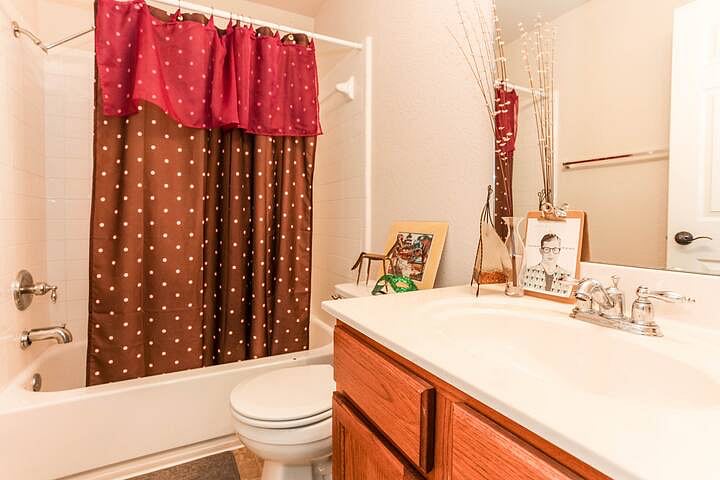 2nd bathroom and the shower curtain is now just a plain white.