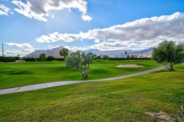 Golf View- Back Yard