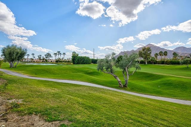 Golf View-Backyard