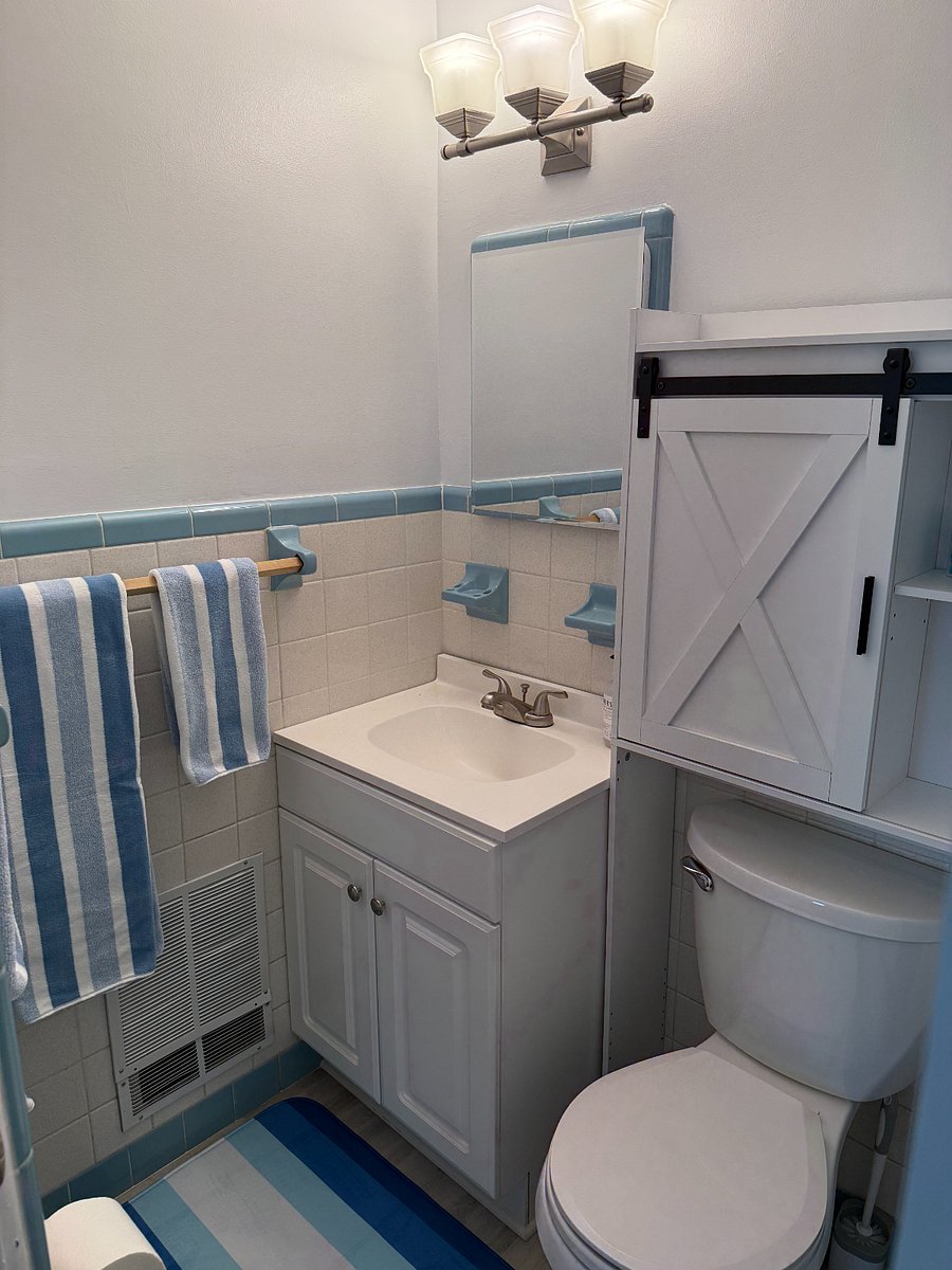 Private en-suite bathroom with towels provided and stand up shower