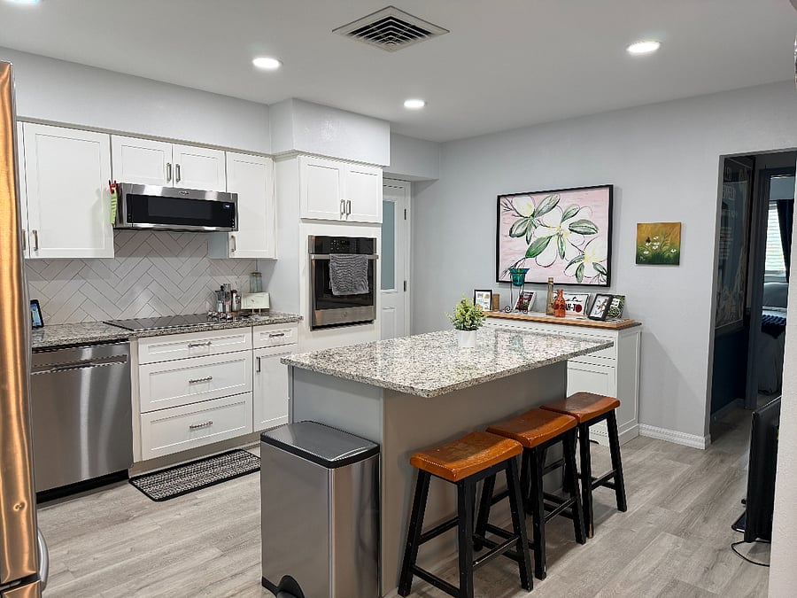 Fully equipped kitchen with island and appliances
