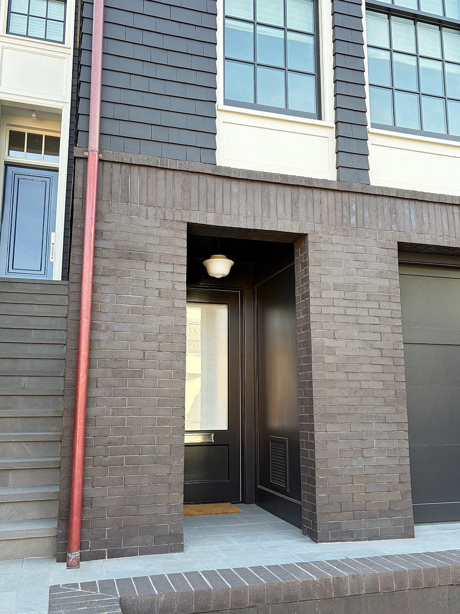 Exterior front door/entryway (private)