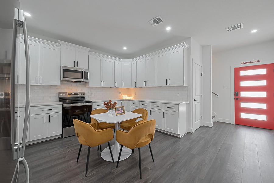 Kitchen & Dining Area